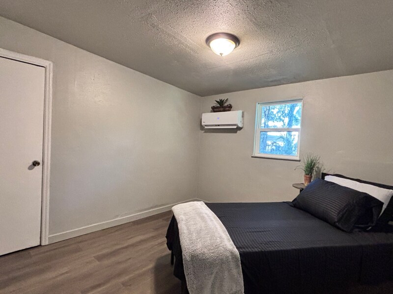 Building Photo - 7567 Strato Rd