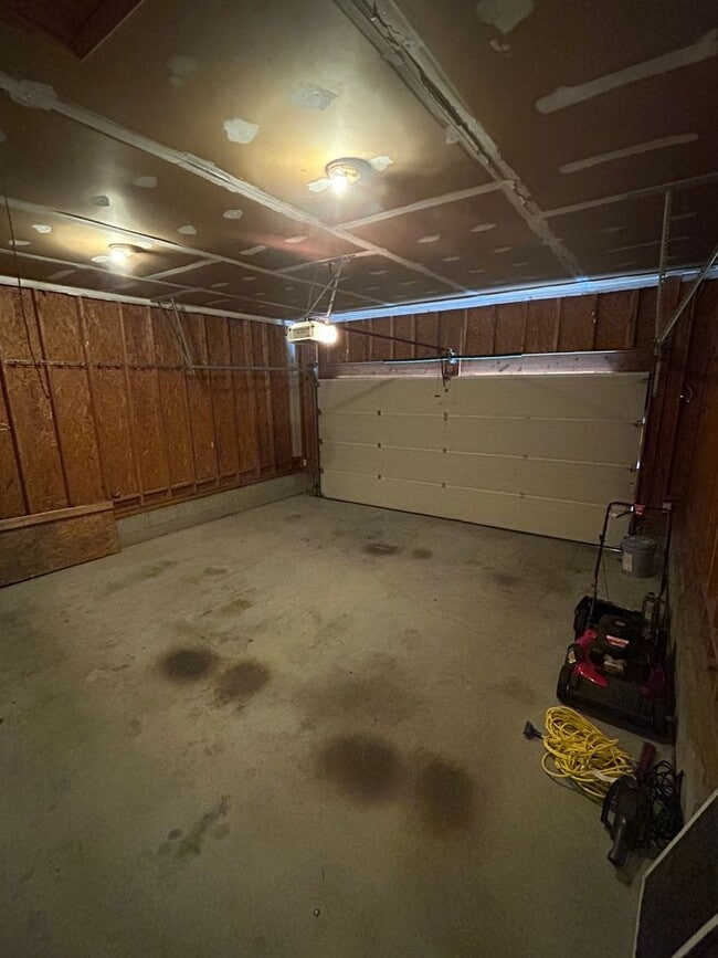 Building Photo - Updated 3-Bedroom Home with Attached Garage