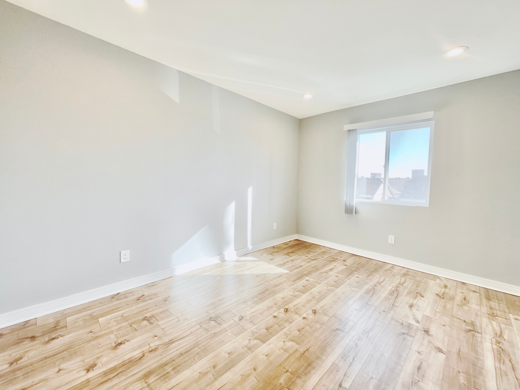 Building Photo - 4463 1/2 Rosewood Ave