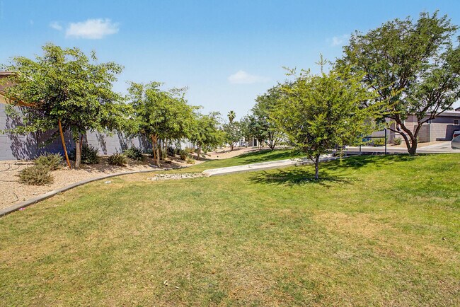Building Photo - 136 W Latona Rd
