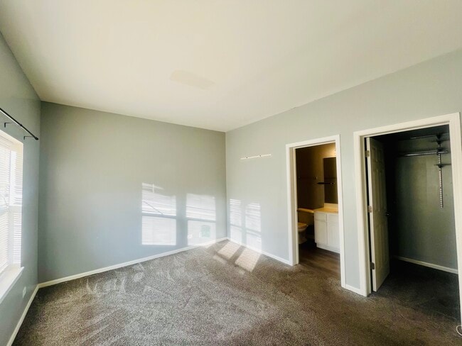 Building Photo - 1900 N Laramie Ave