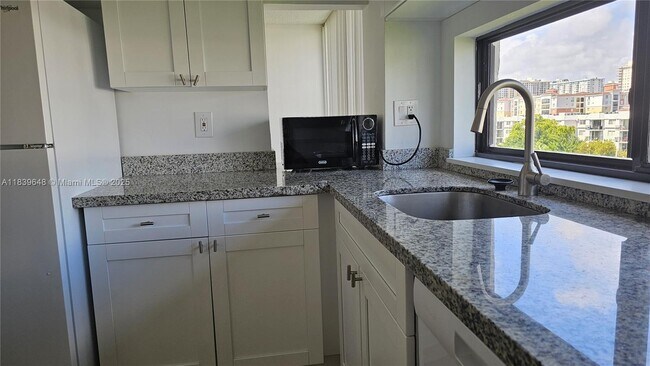 Building Photo - 17021 N Bay Rd