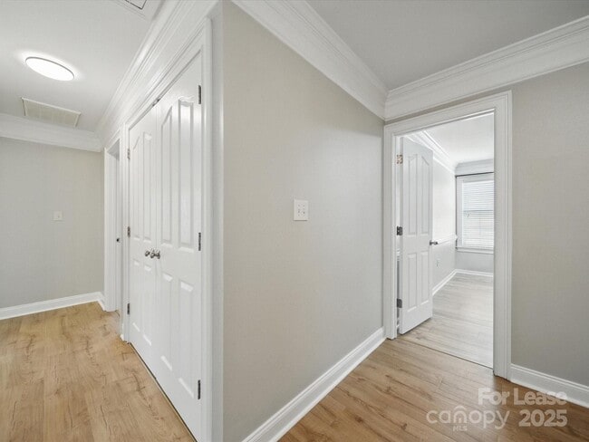 Building Photo - 5203 Grays Ridge Dr