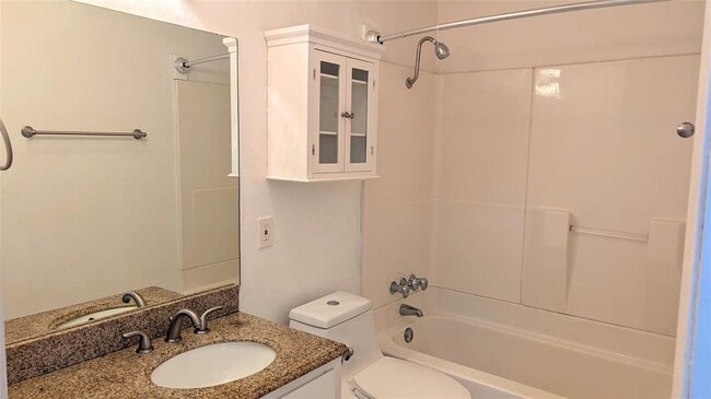 Building Photo - 6916 Scenic Brook Dr