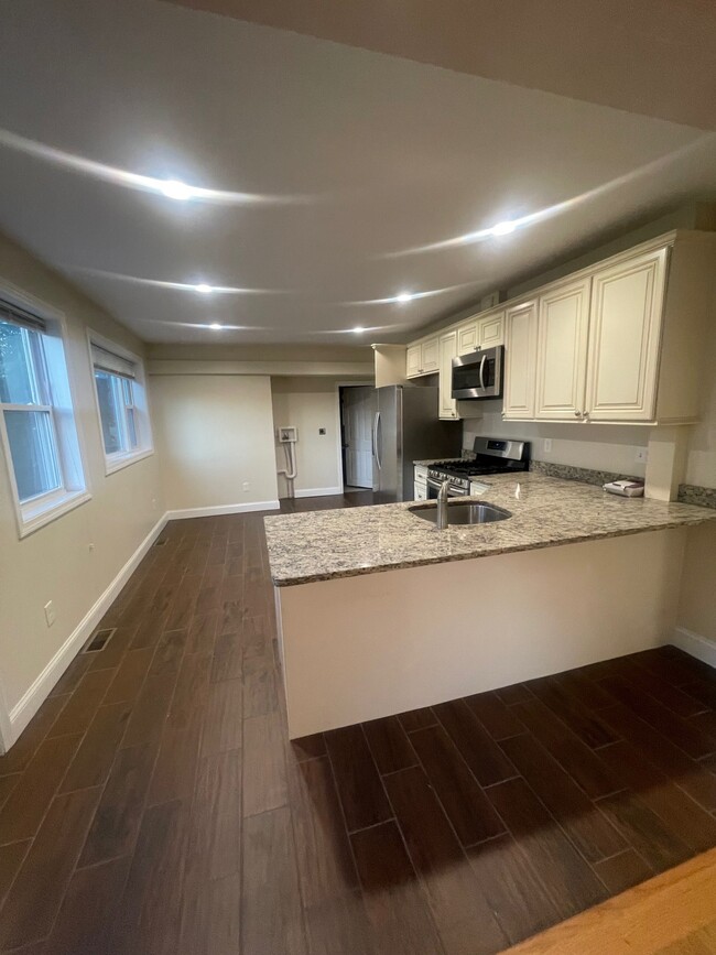 Kitchen & dining area - 14 South St