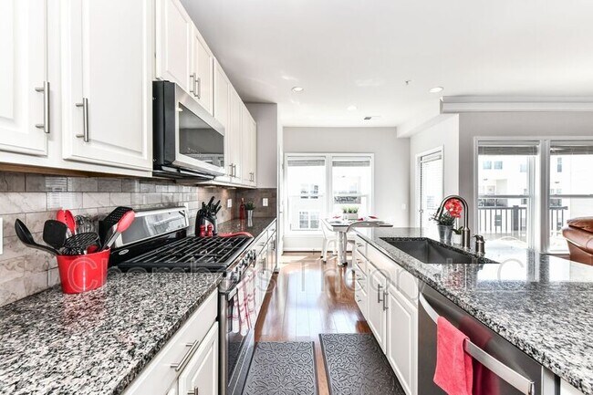 Building Photo - 2942 Finsbury Pl