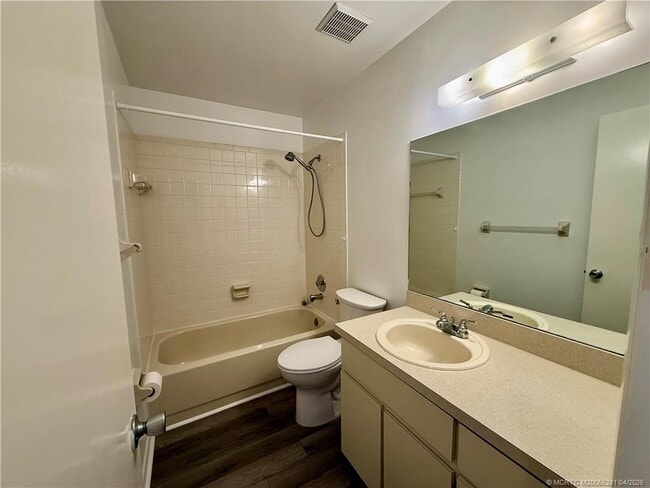 Building Photo - 8005 SE Villa Cir