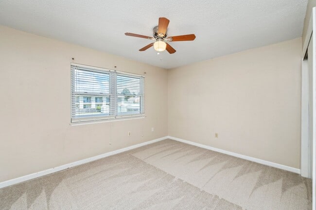 Building Photo - Waterfront Condo!