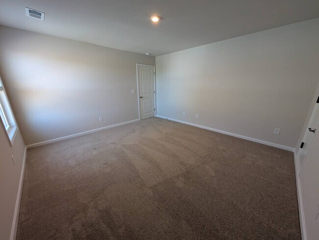 Building Photo - 985 Tess St