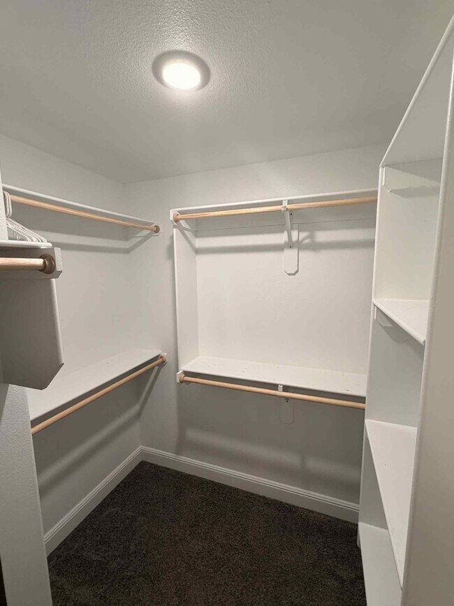Building Photo - 329 E Greystone Square