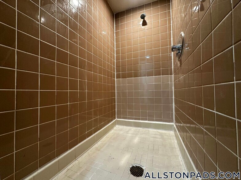 Building Photo - 1110 Commonwealth Ave