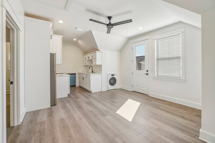 Building Photo - 4056 Biltmore Ave