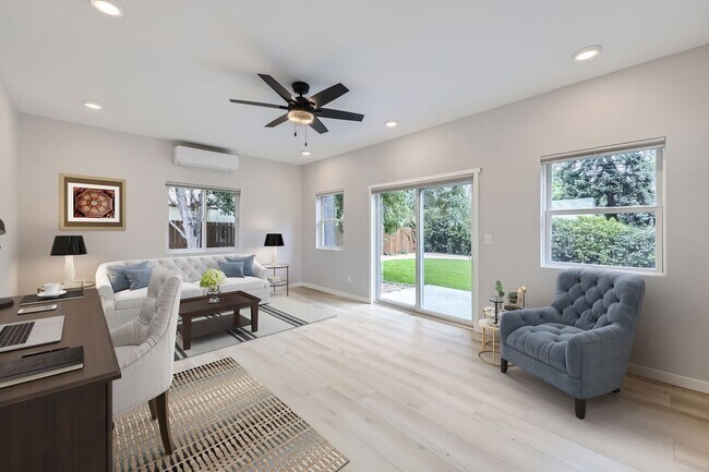 Building Photo - Wonderful West Old Town Home! A must see! ...