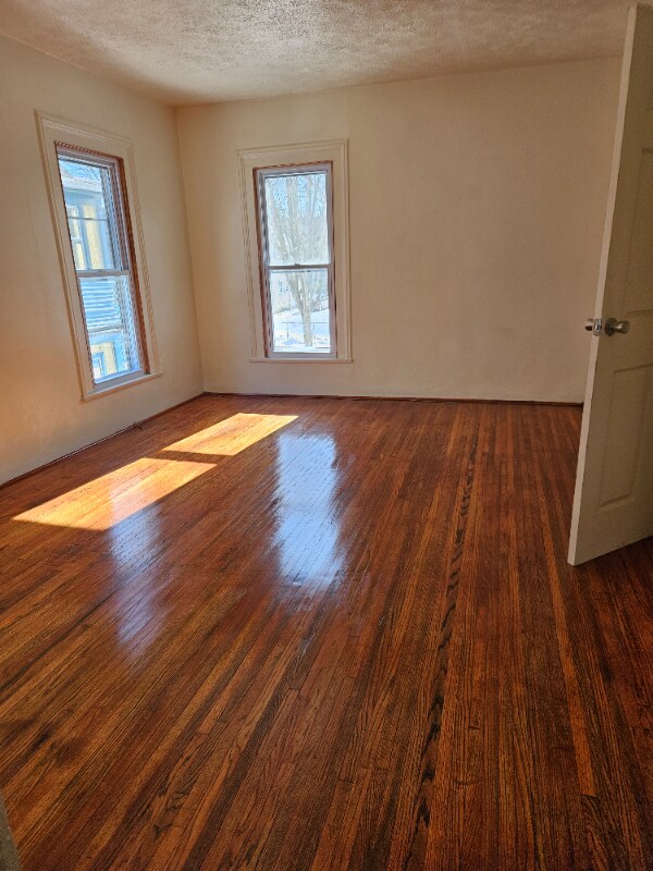Building Photo - 46 Champlain St