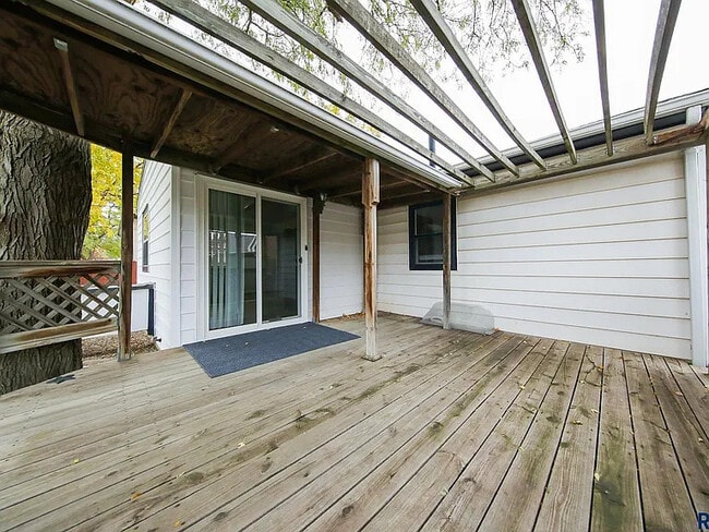 Building Photo - 705 N Highland Ave