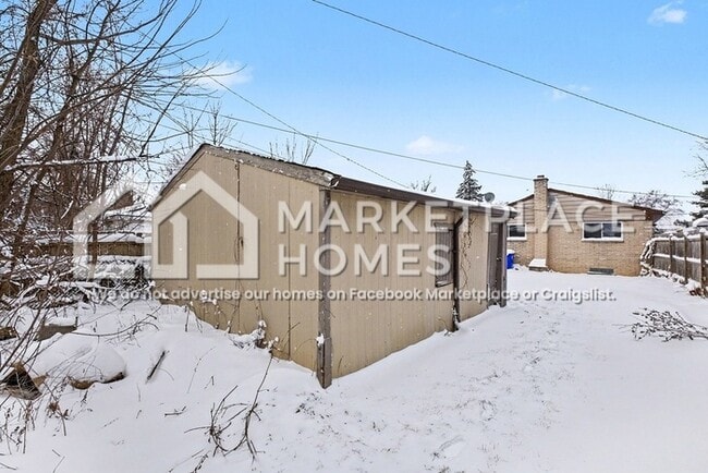 Building Photo - 19422 Algonac St