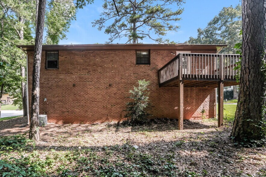 Building Photo - 1073 Cherokee Heights