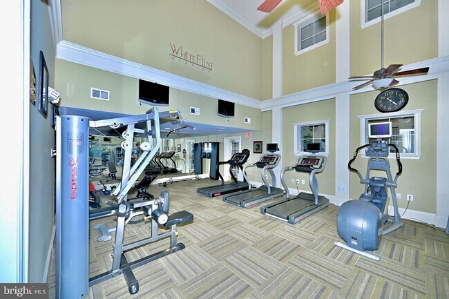 Building Photo - This impeccable 2-bedroom, 2-full bathroom condo is located in the sought-after, super-convenient...