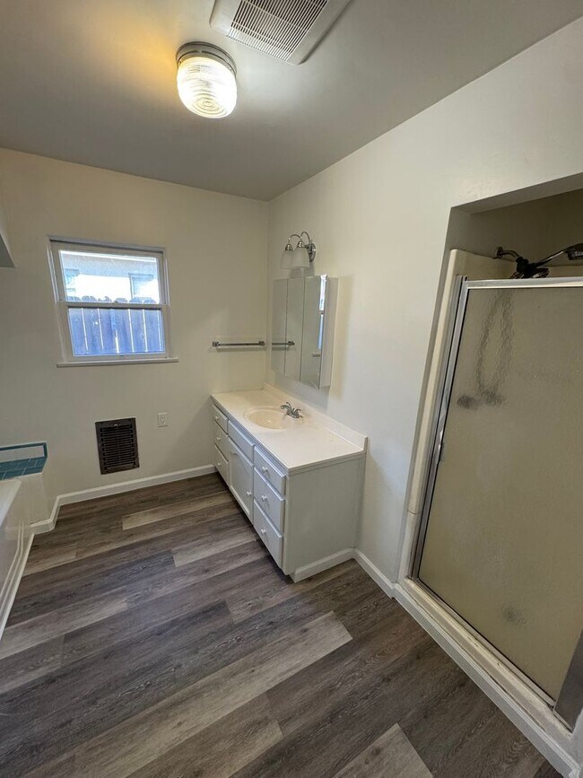 Building Photo - Old Town Charm