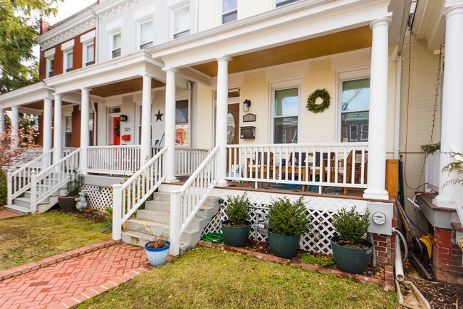 Building Photo - 1319 Corbin Pl NE