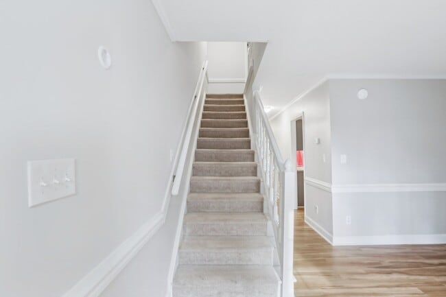 Building Photo - 4523 Hamptonshire Dr