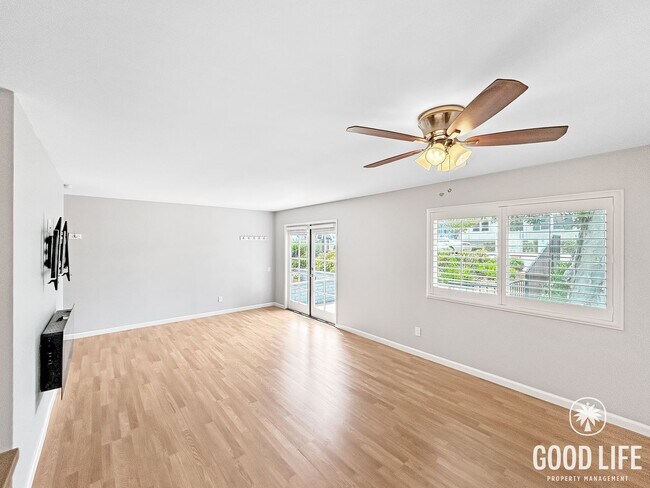 Building Photo - Spacious 2B/1.5BA Condo in Bay Park! Reserved Parking, Balcony, Fireplace Display & Pool!