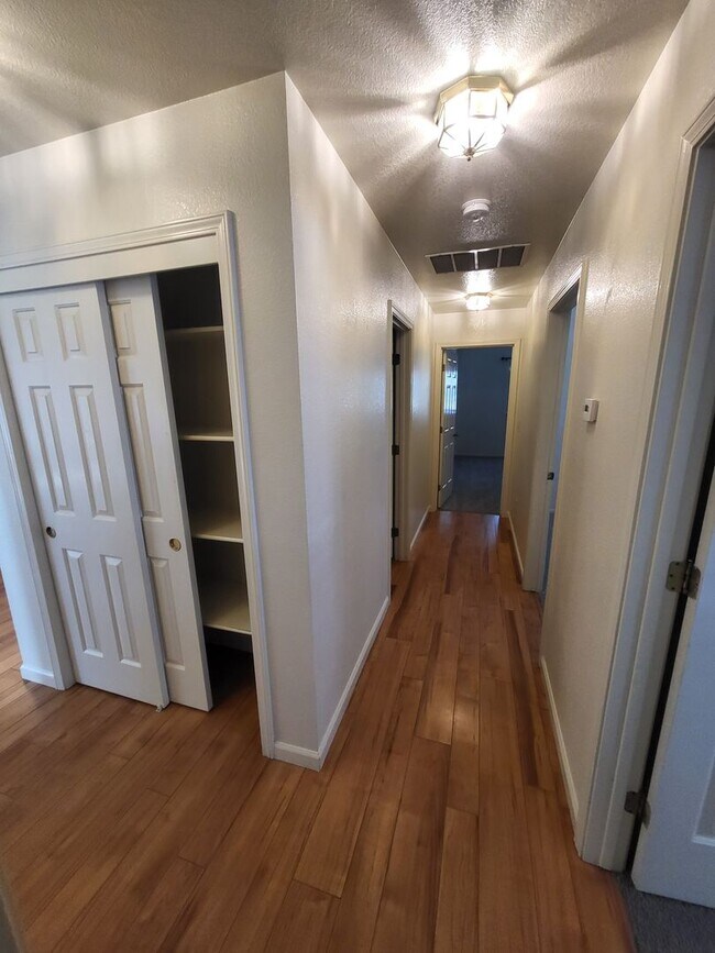 Building Photo - 630 Boulder Cir