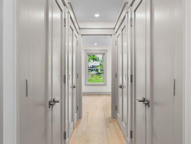 Building Photo - Modern Farmhouse 3 Bedroom 3.5 Bathroom