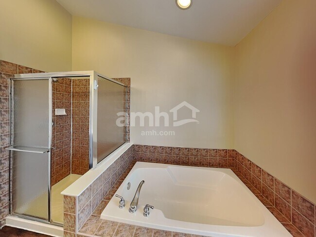 Building Photo - 2476 Deer Point Dr