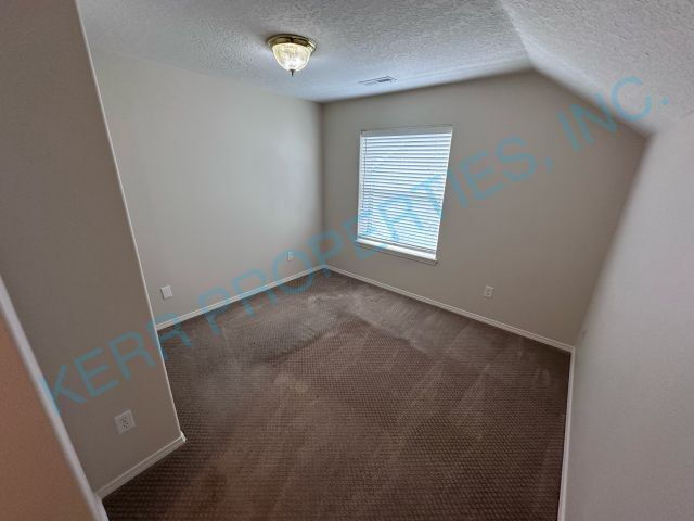 Building Photo - Charming Clackamas Retreat: Spacious 3-Bed...