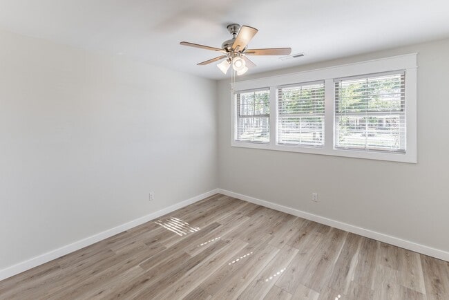 Building Photo - Close to downtown Athens! Beautifully renovated home with charm!