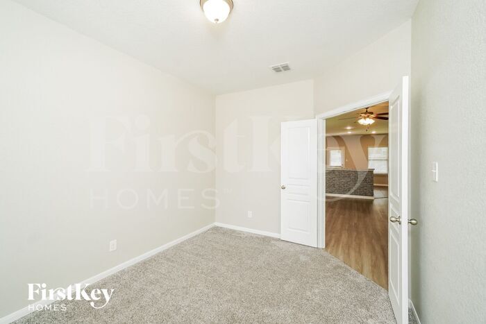 Building Photo - 8941 Elizabeth Pk