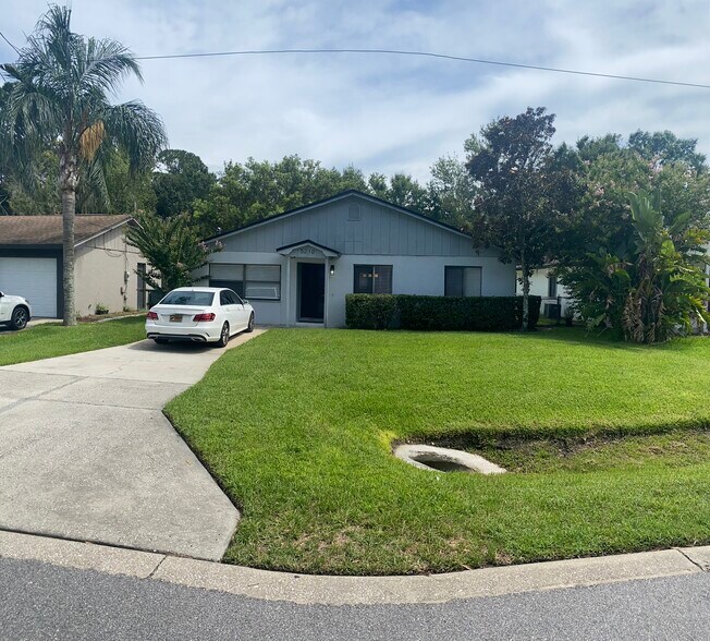 Front yard - 5210 Sunrise Blvd
