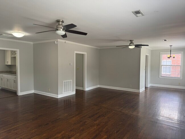 Building Photo - 5532 Kendall Dr