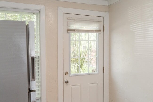 Building Photo - 515.5 N Monroe St