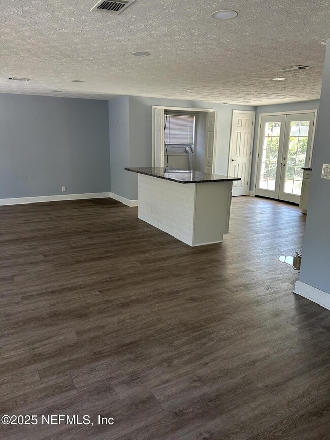 Building Photo - 2834 Goldenrod Cir E