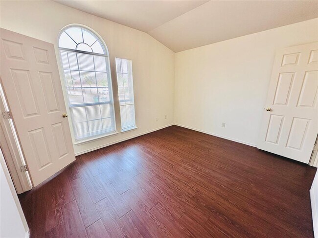 Building Photo - 1800 Tolstoy Cir