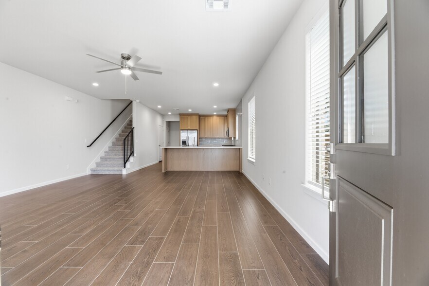 Building Photo - 316 E Elgin St