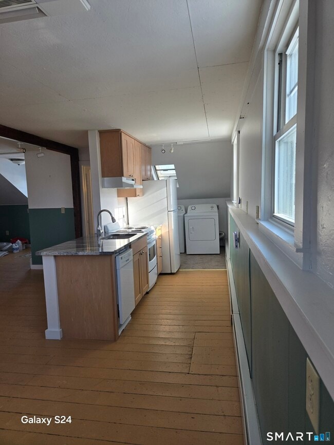 Building Photo - 60 Grove St