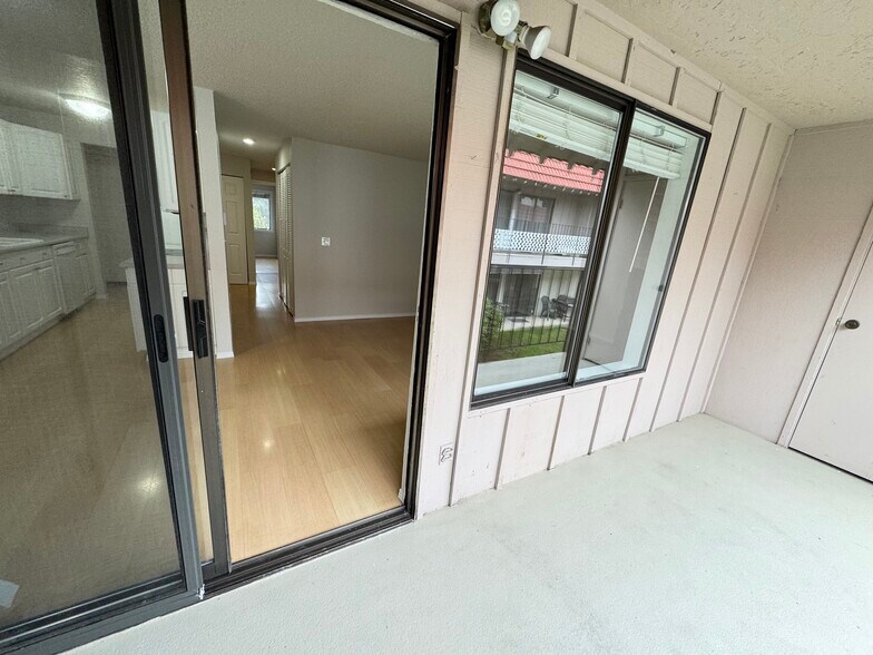 Building Photo - 15705 NE 18th St