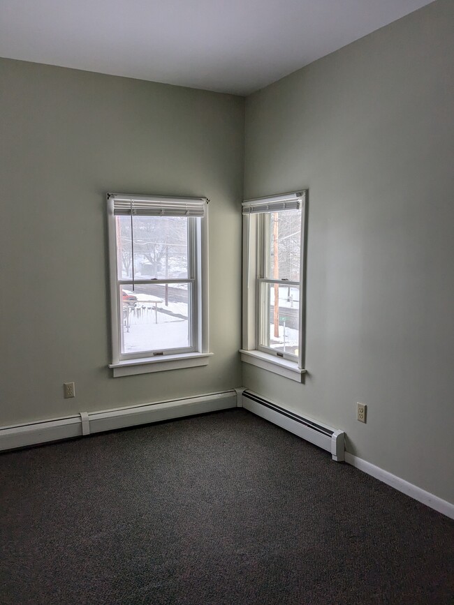 Main Bedroom - 59 S Main St