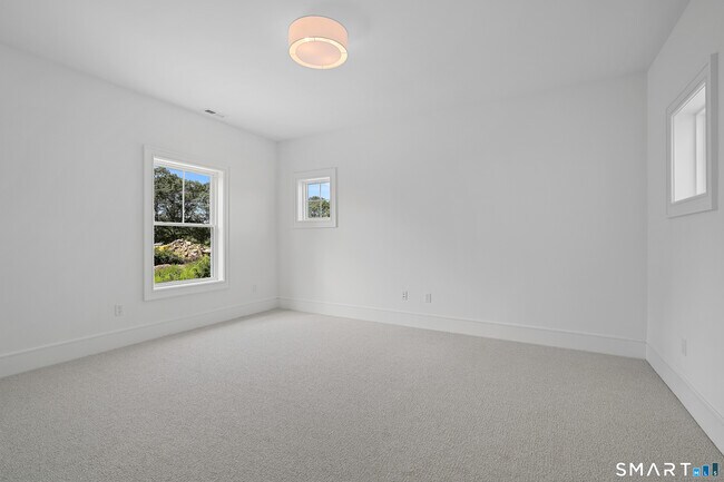 Building Photo - 15 Damia Dr