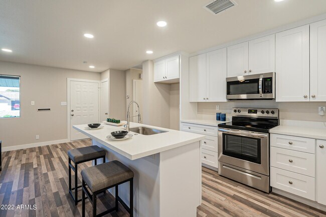 Building Photo - 12019 N Hacienda Dr