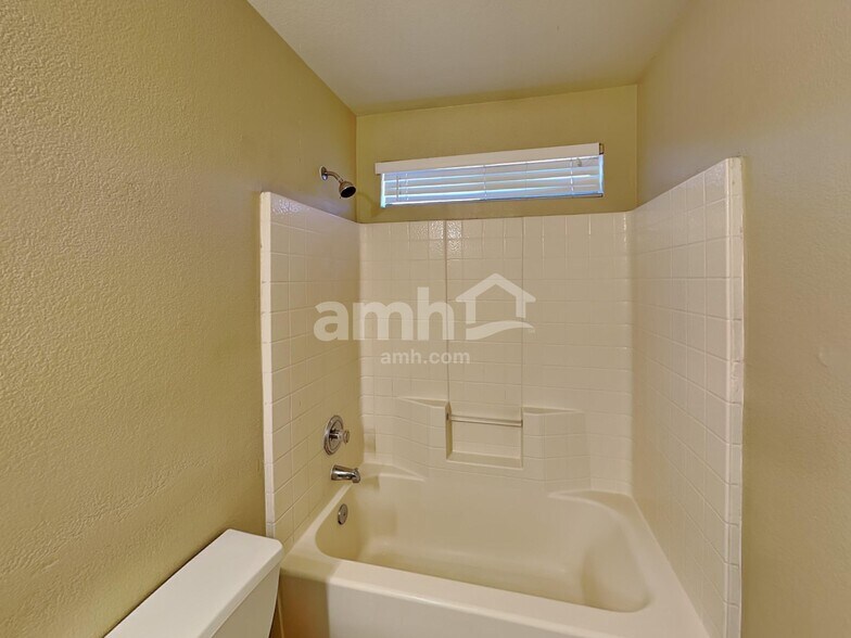Building Photo - 5453 N 77th Ln