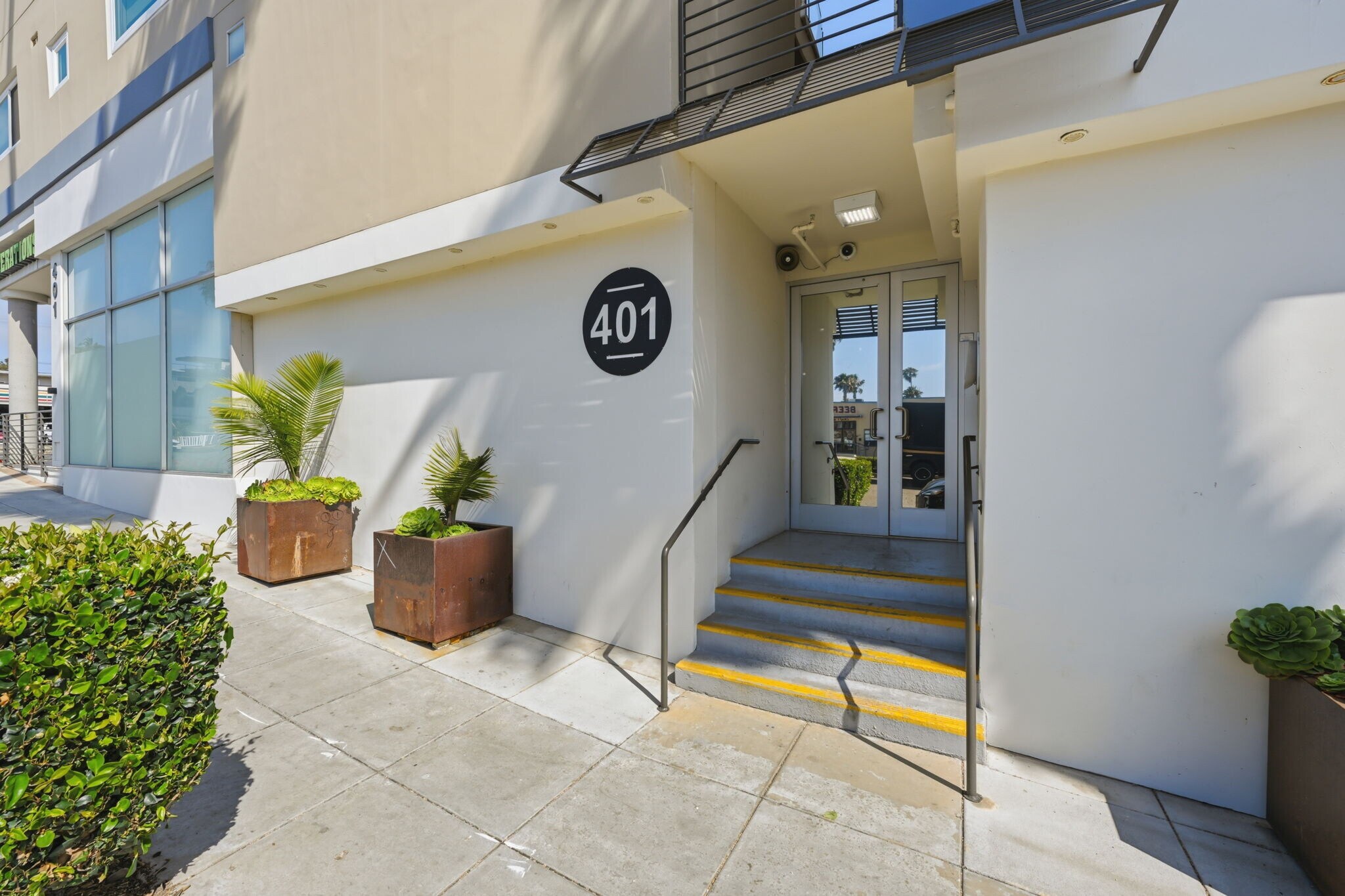 Building Photo - 401 N Coast Hwy