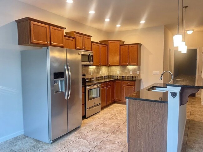 Building Photo - Large Kokomo Home!