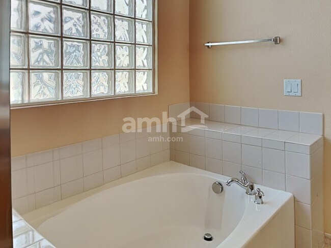 Building Photo - 2028 Silver Blaze Ct