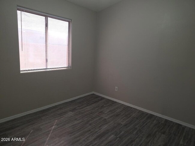 Building Photo - 3334 E Woodside Way