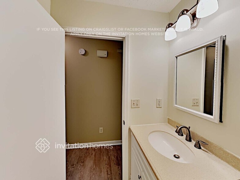 Building Photo - 2463 Mistletoe Ln SW