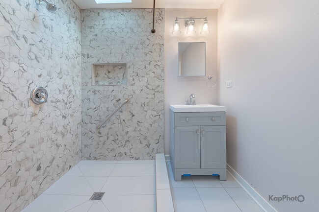 Building Photo - 2029 S Canalport Ave